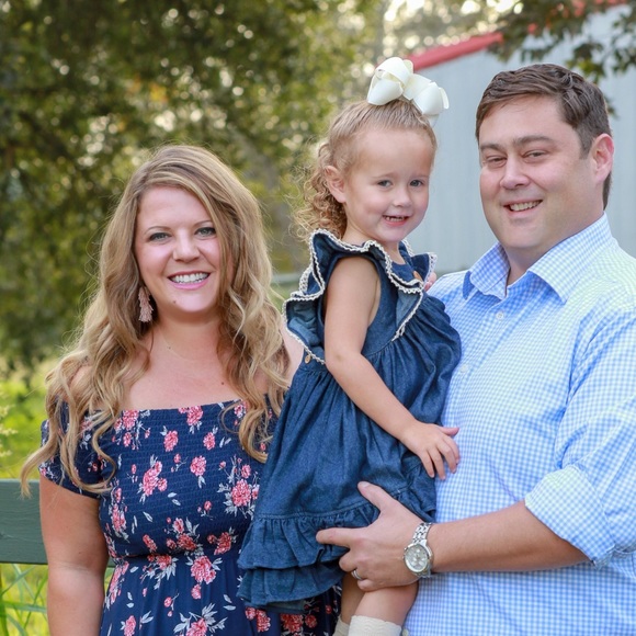 Meet your Posher, Debbie - Picture 2 of 3